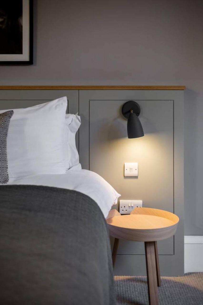 Joivy Luxurious 2Br Home Near Haymarket Station Edimburgo Exterior foto